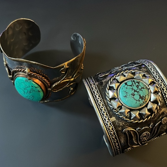 Pair of statement cuff bracelets - Picture 10 of 12